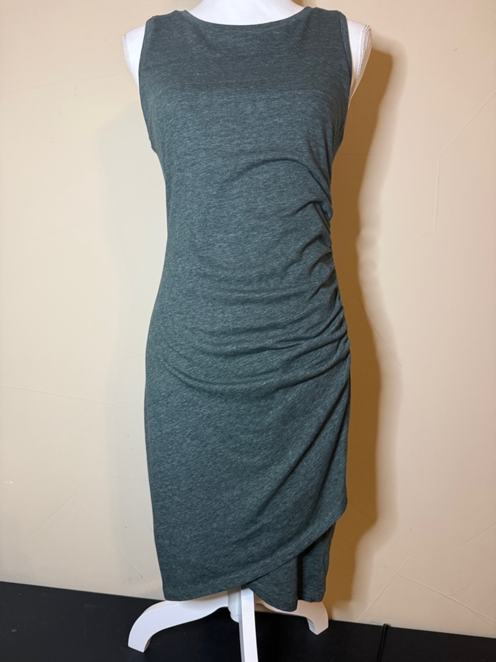 Leith Sleeveless Ruched Green Midi Dress M